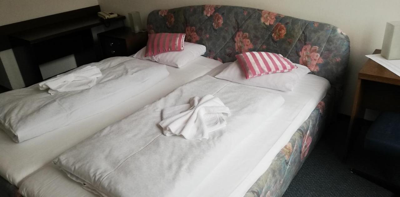 Hotel Apollo Valašské Meziříčí Esterno foto
