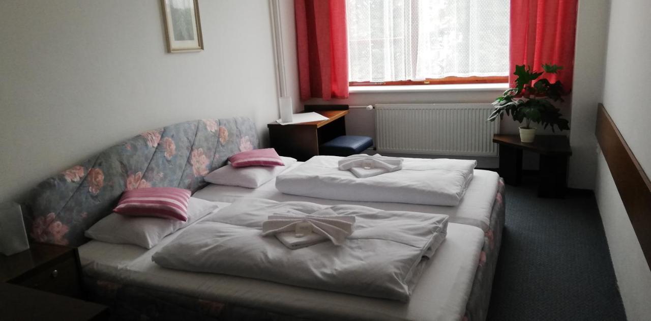 Hotel Apollo Valašské Meziříčí Esterno foto